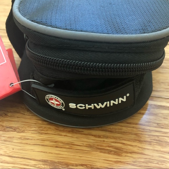 Schwinn ‘bicycle bag’ mounts to seat post - Picture 6 of 9